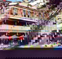 Frisco Hotel - Holiday Sunshine Coast