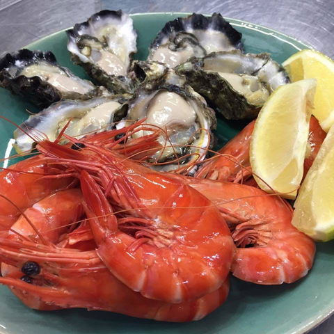 Kirribilli Seafoods - Holiday Sunshine Coast 0