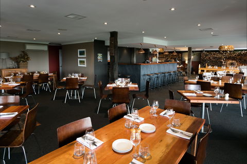 Sisters Rock Restaurant - Holiday Sunshine Coast 0