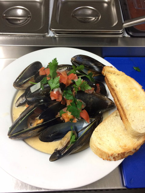 The Little Mussel Cafe - Holiday Sunshine Coast 0