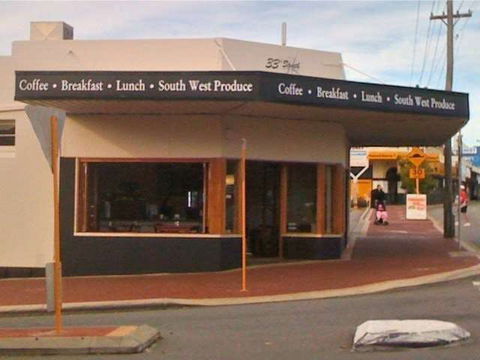 33 Degrees South - Holiday Sunshine Coast 0