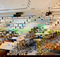 Bay Central Tavern - Holiday Sunshine Coast