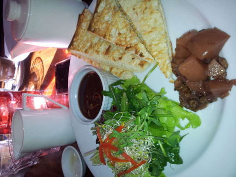 Bistro On Cinders - Holiday Sunshine Coast 0