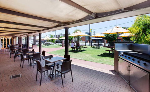 Boomerang Hotel - Lavington - Sunshine Coast Tourism 0