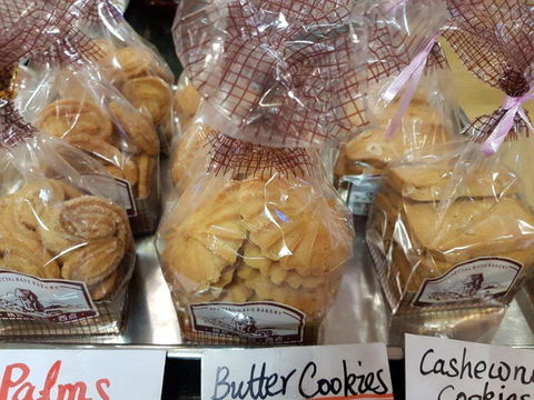 Cheung's Cakes & Cafe - Holiday Sunshine Coast 0