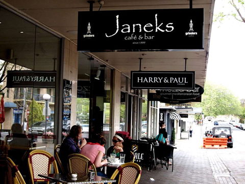 Janeks - Holiday Sunshine Coast 0