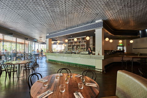 Mayfair Lane Pub And Dining Room - Holiday Sunshine Coast 0