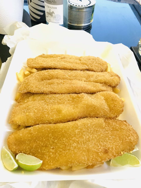 Parkinson Plaza Seafood - Sunshine Coast Tourism 0