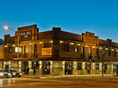 Royal Hotel Queanbeyan - Sunshine Coast Tourism 0
