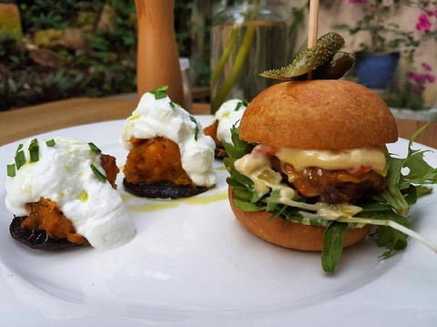 Saint Laura Cafe - Holiday Sunshine Coast 0