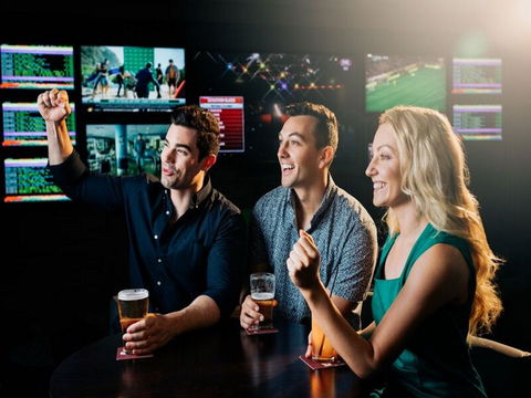 Steelers Leagues Club - Sunshine Coast Tourism 1