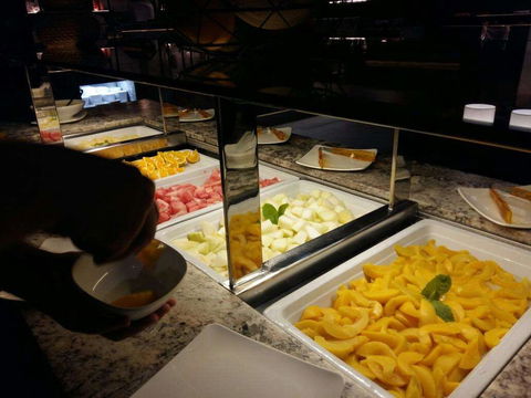 The Grange Buffet - Sunshine Coast Tourism 0
