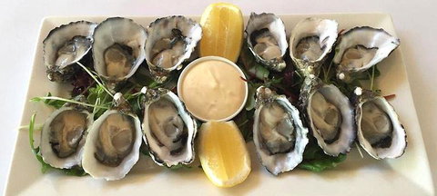 Edinburgh Hotel And Cellars - Holiday Sunshine Coast 0