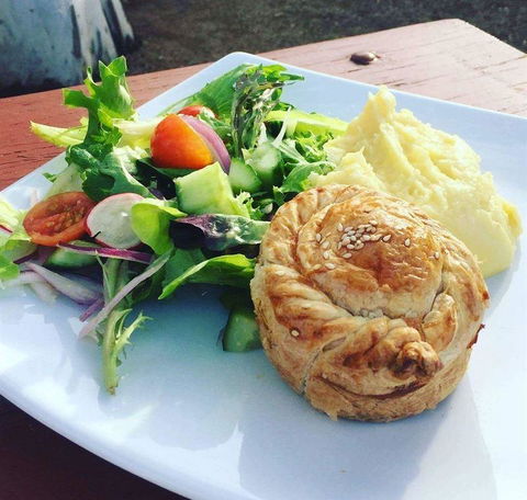 The Old Canberra Inn - Holiday Sunshine Coast 1