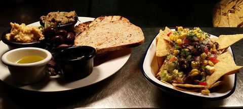 The Old Canberra Inn - Holiday Sunshine Coast 4