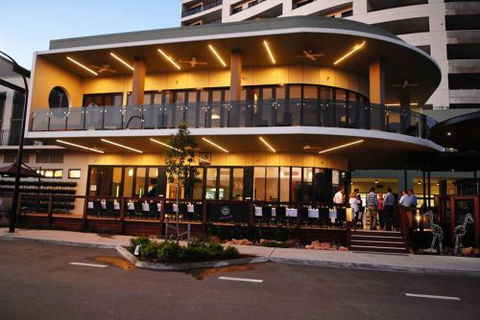Q Bar & Brasserie On The Avenue - Sunshine Coast Tourism 1