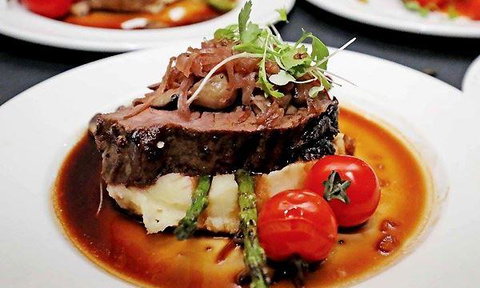 L' Aqua Restaurant - Holiday Sunshine Coast 3