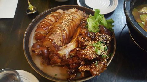 Shinara Grill & Lounge - Holiday Sunshine Coast 0
