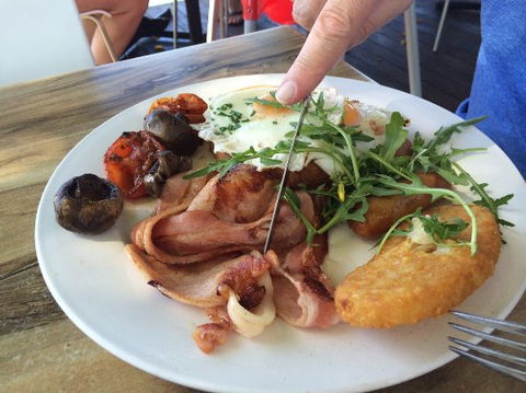 Cafe La Mer - Holiday Sunshine Coast 0