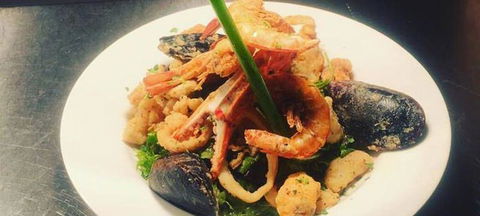 Napoli Wood Fired Pizzeria & Restaurant - Holiday Sunshine Coast 2