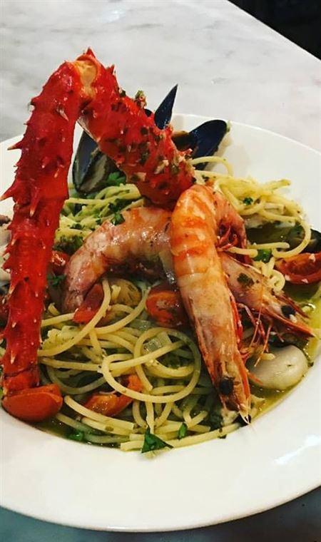 Napoli Wood Fired Pizzeria & Restaurant - Holiday Sunshine Coast 4