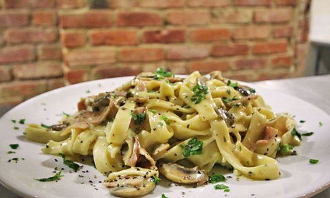 Napoli Wood Fired Pizzeria & Restaurant - Holiday Sunshine Coast 5