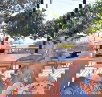 Beach House Hotel - Holiday Sunshine Coast