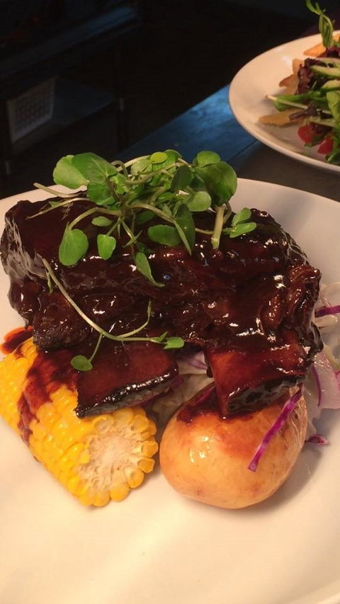 Clippers Bar & Grill - Holiday Sunshine Coast 5