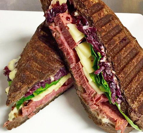 Castaway Cafe - Jacobs Well - Holiday Sunshine Coast 5