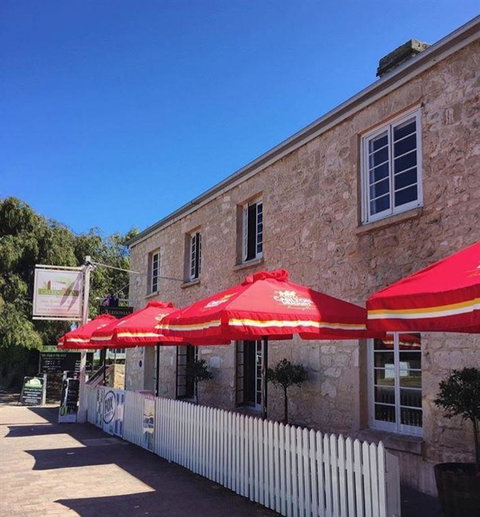 Caledonian Inn - Sunshine Coast Tourism 11