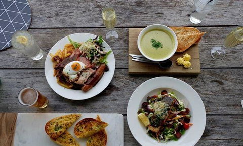 Caledonian Inn - Sunshine Coast Tourism 1