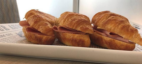 Saltwater Cafe & Pizza - Holiday Sunshine Coast 0