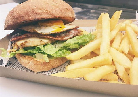 Saltwater Cafe & Pizza - Holiday Sunshine Coast 9