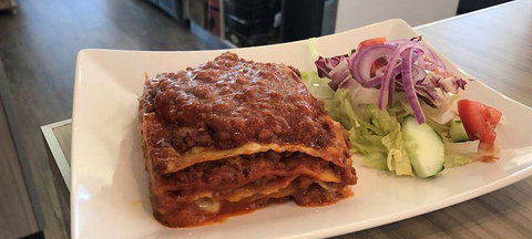 Saltwater Cafe & Pizza - Holiday Sunshine Coast 11