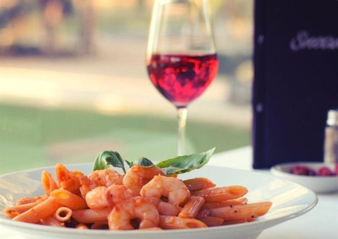 Sneaky's Restaurant - Sunshine Coast Tourism 1