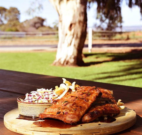 Sneaky's Restaurant - Sunshine Coast Tourism 4