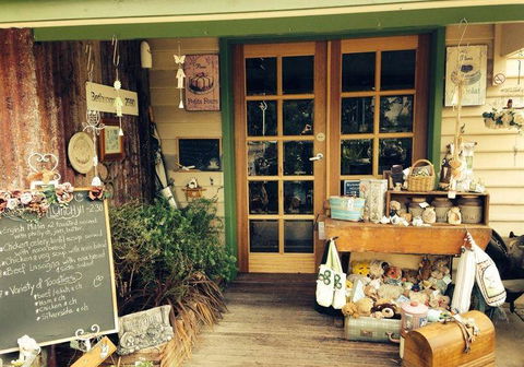 Bethungra Olde School T-House - Holiday Sunshine Coast 9