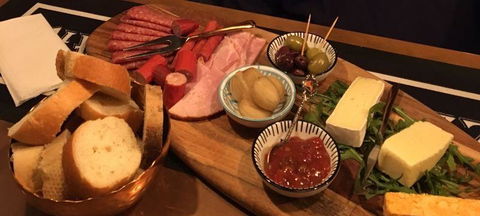 Bazz's Whine Bar - Sunshine Coast Tourism 3
