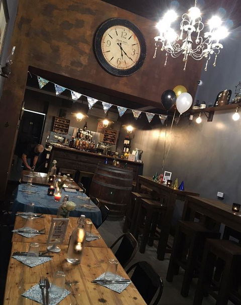 Bazz's Whine Bar - Sunshine Coast Tourism 5