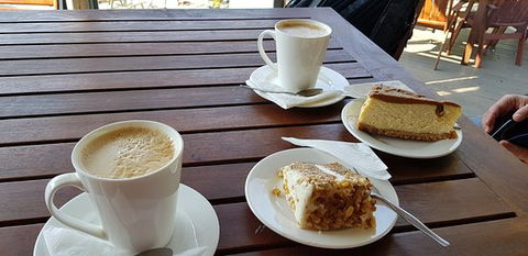 Leggey's Cafe - Holiday Sunshine Coast 0