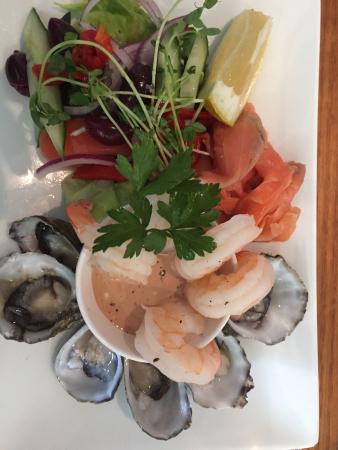 Santa Fe Cafe Bar & Restaurant - Holiday Sunshine Coast 0