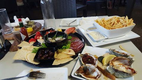 Oyster Bar Darwin - Sunshine Coast Tourism 0