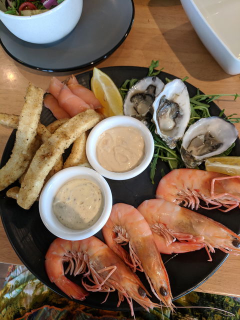 Oyster Bar Darwin - Sunshine Coast Tourism 3