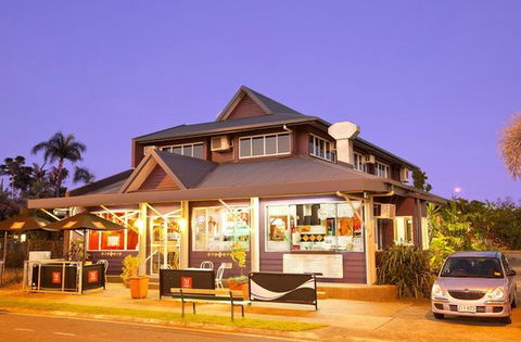 Roscoe’s Piazza - Sunshine Coast Tourism 5