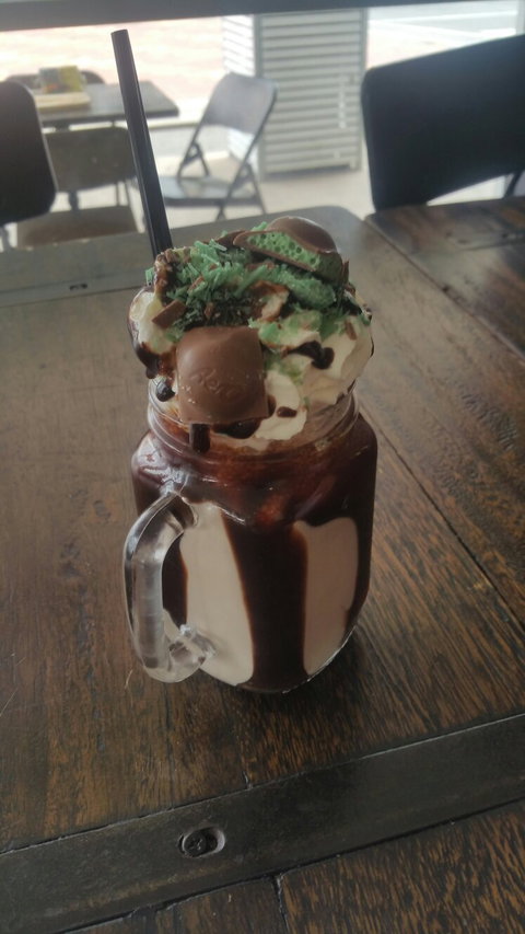 Edison’s Burger Bar - Sunshine Coast Tourism 11