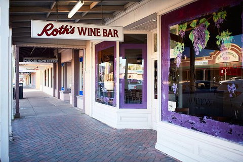 Roth Wine Bar - Holiday Sunshine Coast 0
