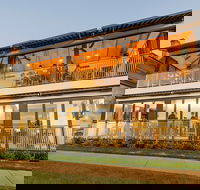Oriental Hotel - Holiday Sunshine Coast