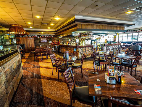 Isa Hotel - Sunshine Coast Tourism 0