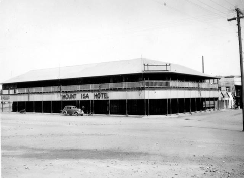 Isa Hotel - Sunshine Coast Tourism 2