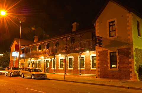 Belmore Hotel Scone - Holiday Sunshine Coast 4